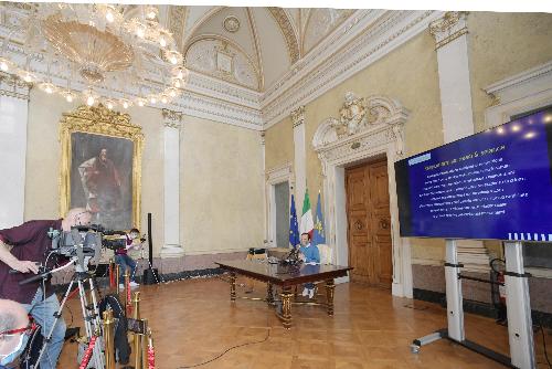 Il governatore Fedriga nella conferenza stampa a Trieste